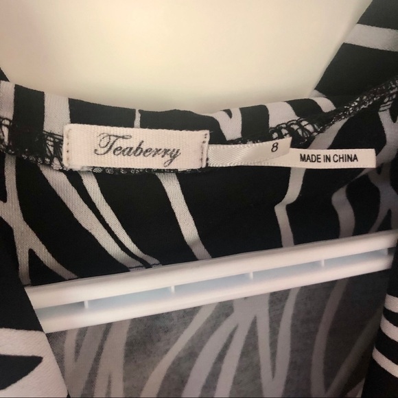 BLACK & WHITE SLEEVELESS BLOUSE -8 - Picture 8 of 11